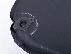 Exped SIM 3.8 LW Zelfopblazende Slaapmat 13 Exped SIM 3.8 LW Zelfopblazende Slaapmat -Speciaalzaak Voor Kampeerartikelen 1441 1900 sim black valve close