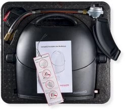 NomadiQ Draagbare Gasbarbecue - Zwart -Speciaalzaak Voor Kampeerartikelen 1900 1900 c2vydmljzt1pbwfnzxmmc3jjpwh0dhbzjtnbjtjgjtjgd3d3lm5vbwfkaxfiyneuy29tjtjgd3aty29udgvudcuyrnvwbg9hzhmlmkyymdiwjtjgmdclmkzub21hzglrlwjics1ib3gtb3blbi0xlmpwzyzjywn