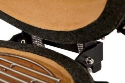 Kamado Joe Junior Barbecue -Speciaalzaak Voor Kampeerartikelen 800 1200 kamadojoejr hinge3 cmyk