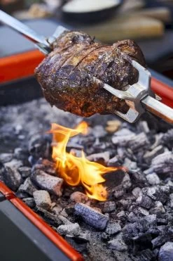 Everdure Fusion Houtskool Barbecue 16 Everdure Fusion Houtskool Barbecue -Speciaalzaak Voor Kampeerartikelen 900 600 brand shoot heston blumenthal 5